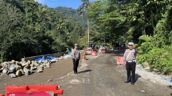 Jalur Liwa-Krui Tertutup Longsor, Polisi Larang Kendaraan Jenis Ini Melintas