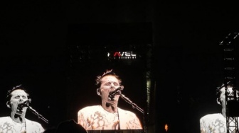 Muse Guncang Jakarta! 18 Tahun Penantian Terbayar Lunas dengan 'Hysteria' dan Pesta Rock Adrenalin