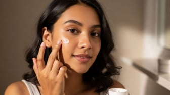 5 Moisturizer Ringan yang Cepat Meresap di Kulit, Gak Bikin Minyakan dan Lengket