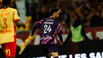 Kata Media Prancis Soal Debut Calvin Verdonk: Agresivitas Berbuah Kartu