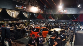 BlackAuto Battle Surabaya Pecah! Ratusan Mobil Modifikasi Adu Gahar, Siapa Rajanya?