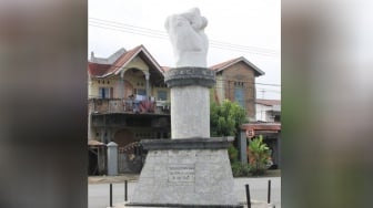Tugu Simpang Tinju Padang, Ada Kisah di Balik Kepalan Tangan