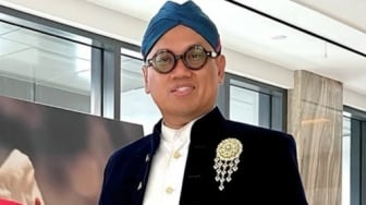 Sambil Menangis, Uya Kuya Janji Lanjutkan Program meski Dinonaktifkan sebagai DPR