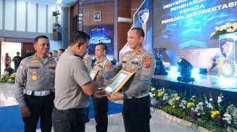 Ps Kasat Lantas Polres Labusel Raih Penghargaan dari Kapolda Sumut
