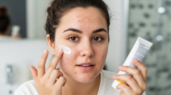 5 Sunscreen Mengandung Salicylic Acid untuk Kulit Berjerawat, Harga Terjangkau