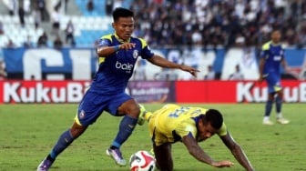 Kekalahan Arema FC di Kandang, Strategi Marcos Santos Gagal Redam Persib Bandung