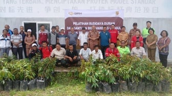 PT DPM Beri Pelatihan Budidaya Durian dan Bantuan Bibit untuk Petani