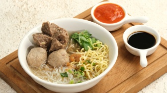 10 Rekomendasi Makanan Saat Hujan yang Bikin Tubuh Hangat dan Kenyang