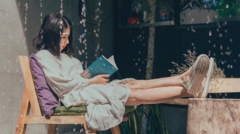 Membaca Buku Self Improvement, Sumber Motivasi atau Malah Toxic Positivity?