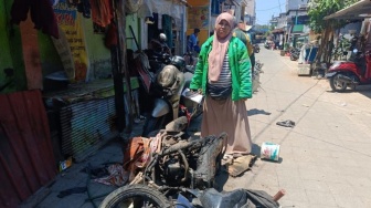 Motor Dibakar, Air Mata Driver Ojol Makassar Pecah: 'Bagaimana Saya Cari Uang Lagi?'