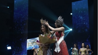 Sanly Liu Tampil Memukau, Raih Gelar Sebagai Miss Universe Indonesia 2025