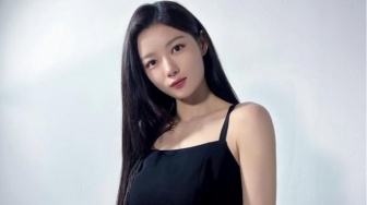 Intip 4 OOTD Kasual Kim You Jung yang Bisa Kamu Tiru Buat Daily Style!