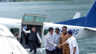 Transportasi Baru di Danau Toba Sumut, Gubernur Bobby Nasution Jajal Pesawat Amfibi