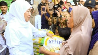 Jangan Sampai Ketinggalan! Hadirkan Pasar Murah, Khofifah Sediakan Sembako Murah Meriah di Jombang