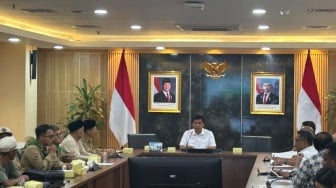 'Geruduk' Istana di Hari Tani, Petani Sodorkan 6 Tuntutan Keras untuk Prabowo: Cabut UU Cipta Kerja!