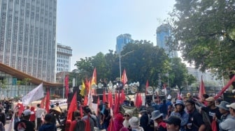 Demo Hari Tani di Depan BSI Tower, Massa Kecewa Dihalangi Barikade Menuju Istana