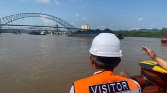 Melintasi Jembatan Mahakam hingga Tenggarong, 200 Kapal Wajib Dipandu
