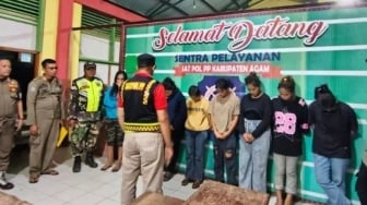 8 Artis Sawer Orgen Tunggal di Agam Digelandang Satpol PP, Belasan Miras Disita!