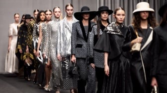 Buttonscarves Hadirkan Siluet Tegas dan Monogram Ikonik di Panggung Dubai Fashion Week