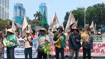 Menyemut di Patung Kuda, Ini Sederet Tuntutan Ribuan Petani Bikin Kawasan Dekat Istana Lumpuh!