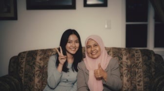 7 Prompt Gemini AI Foto Bareng Ibu, Tampak Asli Bikin Terharu