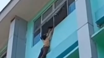 Detik-detik Mencekam! Siswa SD di Tangsel Nyaris Jatuh dari Lantai 3, Video Viral Bikin Histeris