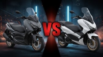 Duel Yamaha XMAX Tech MAX vs Honda Forza 250, Perang Fitur Canggih dengan Selisih Harga 15 Jutaan