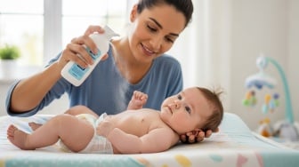 6 Rekomendasi Bedak Bayi Terbaik untuk Atasi Biang Keringat: Aman, Lembut dan Ampuh