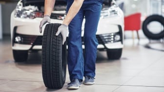 5 Penyebab Ban Mobil Tipis Sebelah, Bagaimana Cara Mengatasinya?