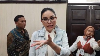 Nikita Mirzani Ultimatum BPOM: Kalau Tidak Hadir Sidang, Ada Apa-Apanya!