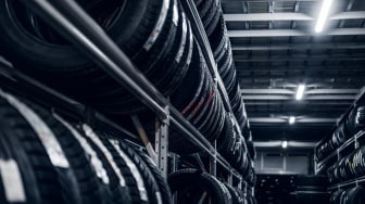 5 Ban Mobil Awet dan Tidak Mudah Bocor di Jalan Berlubang