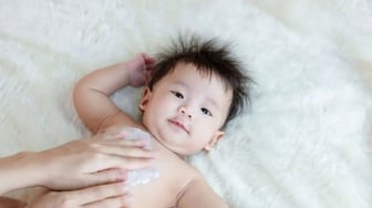 Bahaya Bedak Bayi Dekat Hidung, Ini Peringatan Dokter!