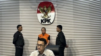 KPK Resmi Tahan Direktur PT WA Menas Erwin Djohansyah Tersangka Suap Eks Sekretaris MA
