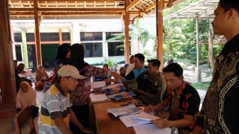 BRI Cepu Salurkan Bansos PKH dan Sembako kepada 1.242 Penerima