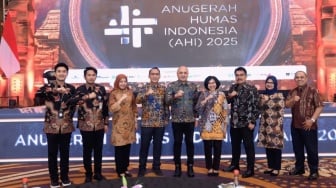 Layanan Publik Transparan, Biro Administrasi Pimpinan Jatim Raih 2 Penghargaan AHI 2025
