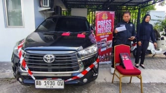 Geledah Rumah Mantan Kepala Diskominfo Sleman, Kejati Sita Innova dan Koleksi Jam Tangan Mewah