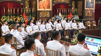 Kadet Universitas Pertahanan asal Palestina mengikuti kegiatan pengarahan di Kementerian Pertahanan, Jakarta, Jumat (26/9/2025). [ANTARA FOTO/Sulthony Hasanuddin/rwa]