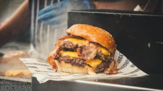 Apakah Burger Tidak Sehat? Diprotes Ahli Gizi karena Masuk Menu MBG