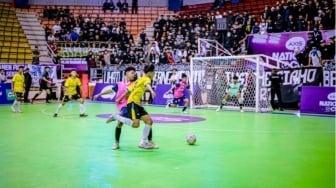 Benturan di Jalan, Harmoni di Lapangan Futsal