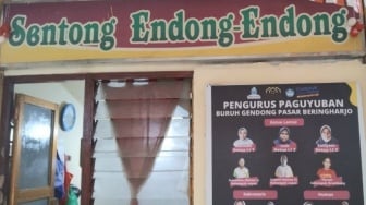 Di Balik Senyum Buruh Gendong Beringharjo: Upah Tak Cukup, Solidaritas Jadi Kekuatan