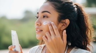Cari Sunscreen Lokal yang Bagus dan Murah? Ini 5 Pilihan Terbaik Mulai Rp18 Ribuan