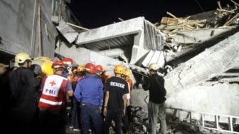 Dua Santri Masih Hidup di Bawah Reruntuhan Pesantren Al-Khoziny: Tim SAR Berpacu dengan Waktu