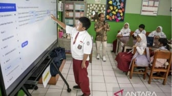 Apa itu Interactive Flat Panel (IFP) di Sekolah: Harganya Bisa Tembus 75 Juta?