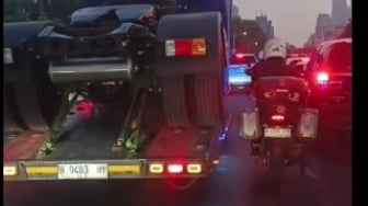 Bikin Kaget Pengendara! Jurus Jitu Sopir Ambulans Saat Macet: Ini Ambulan Bukan Mobil Pejabat