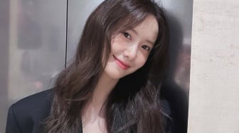 Nggak Ribet, Coba 4 Daily Outfit Chic ala Yoona SNSD yang Super Fleksibel!