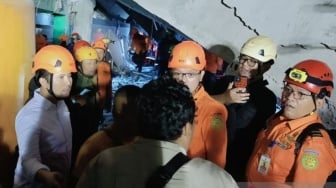 Wagub Emil Dardak Turun Tangan, Evakuasi Korban Runtuhan di Ponpes Al Khoziny Sidoarjo Digencarkan