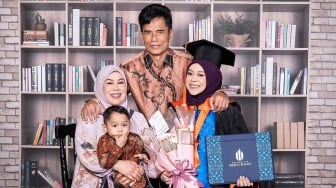Gaya Sederhana Ibu Lesti Kejora Naik Angkot Viral, Tas di Pangkuannya Bikin Salfok