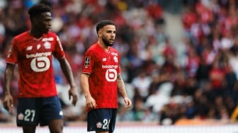 Aksi 'Gila' Calvin Verdonk Lawan Lyon: Tabrak Tagliafico, Adu Tensi dengan Malick Fofana