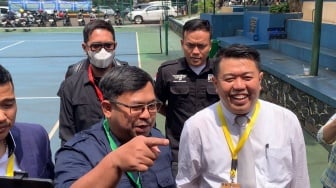 Bedu Diledek Andre Taulany Usai Daftar Cerai di Pengadilan Agama Jaksel: Selamat, Satu Kantor