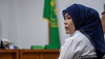 Mantan Wakil Wali Kota Palembang periode 2016-2023 Fitrianti Agustinda menjalani sidang dakwaan di Pengadilan Tipikor PN Palembang Klas 1A khusus, Sumatera Selatan, Selasa (30/9/2025). [ANTARA FOTO/Nova Wahyudi/rwa]
